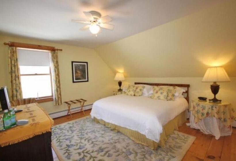 בית מלון כפרי Highland Lake Inn