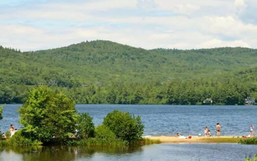 Hotelli Highland Lake Inn