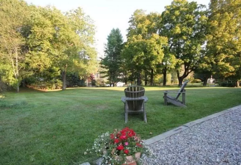 Hotelli Highland Lake Inn