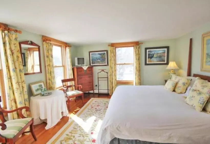 Hotelli Highland Lake Inn