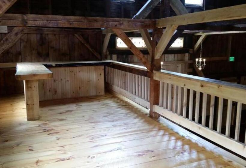 בית מלון כפרי Highland Lake Inn