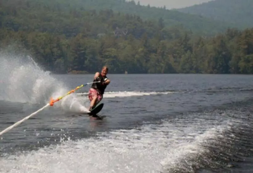 Hotelli Highland Lake Inn