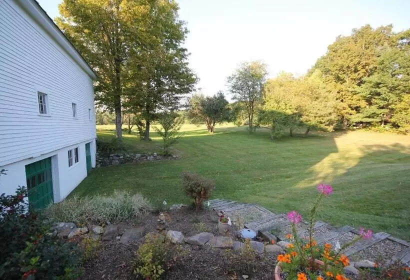 Hotelli Highland Lake Inn