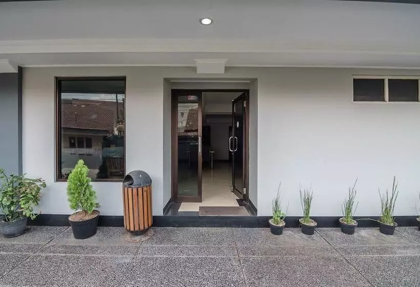 Majatalo Reddoorz Plus At Buah Batu