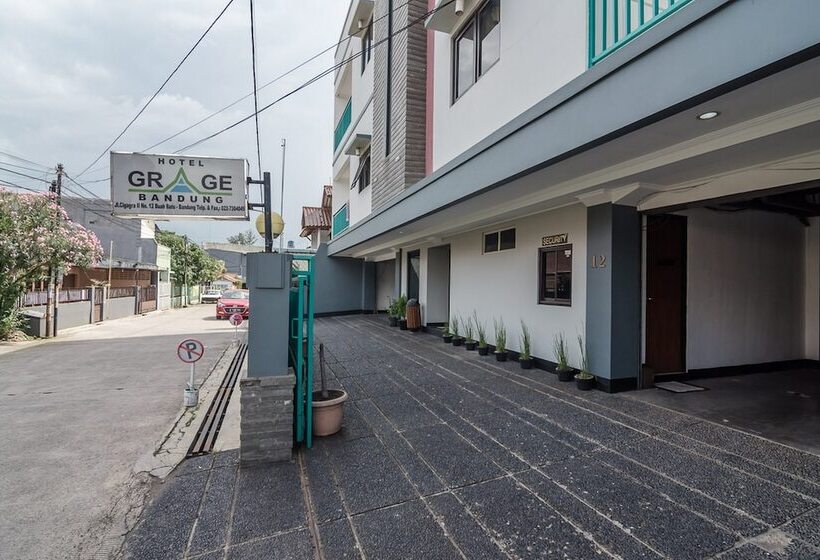 פנסיון Reddoorz Plus At Buah Batu