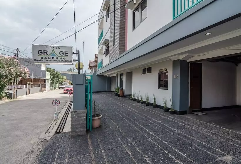 Majatalo Reddoorz Plus At Buah Batu