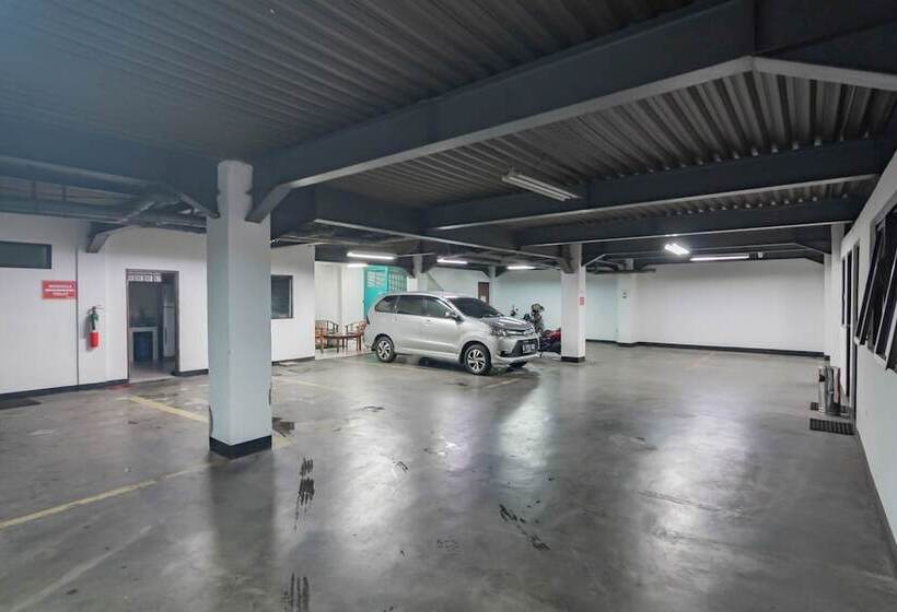 פנסיון Reddoorz Plus At Buah Batu