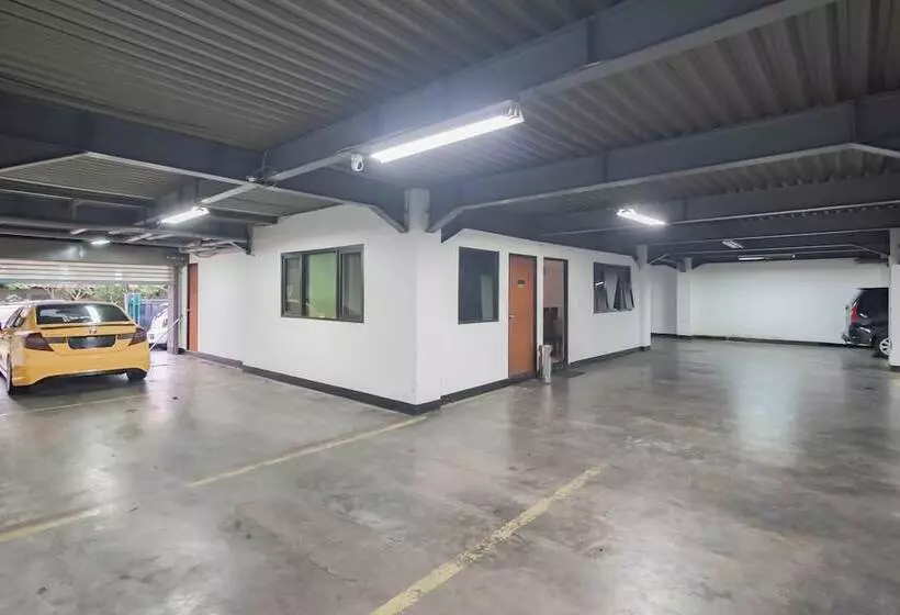 Majatalo Reddoorz Plus At Buah Batu