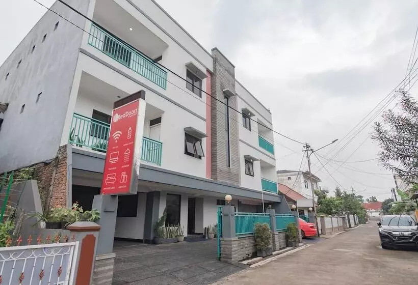 Majatalo Reddoorz Plus At Buah Batu