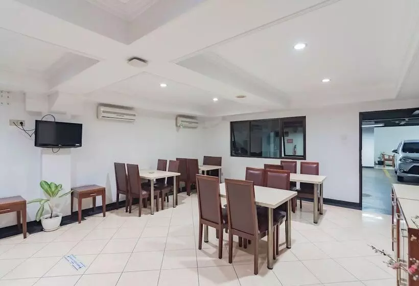 Majatalo Reddoorz Plus At Buah Batu