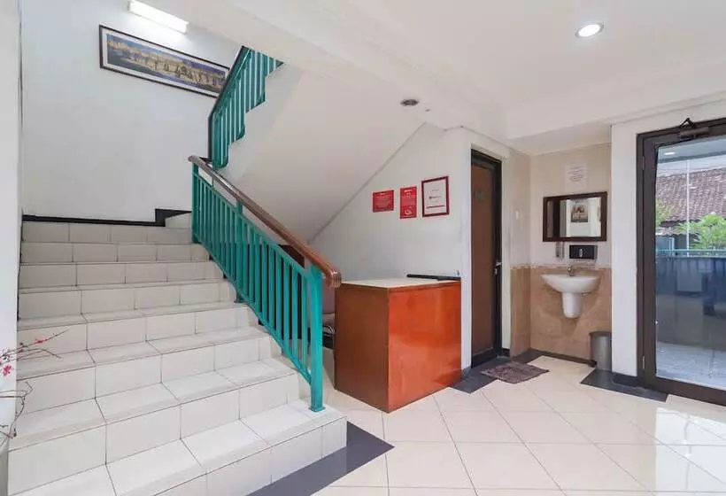 Majatalo Reddoorz Plus At Buah Batu