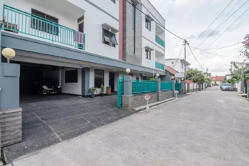 Majatalo Reddoorz Plus At Buah Batu