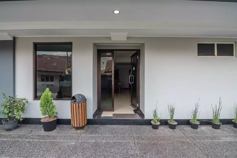 Majatalo Reddoorz Plus At Buah Batu