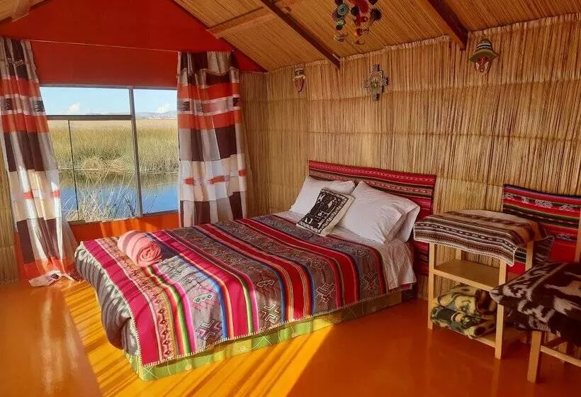 簡易ホテル Uros Lupaka Lodge