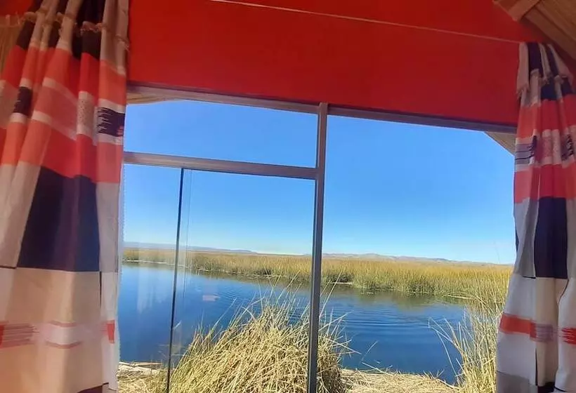 簡易ホテル Uros Lupaka Lodge