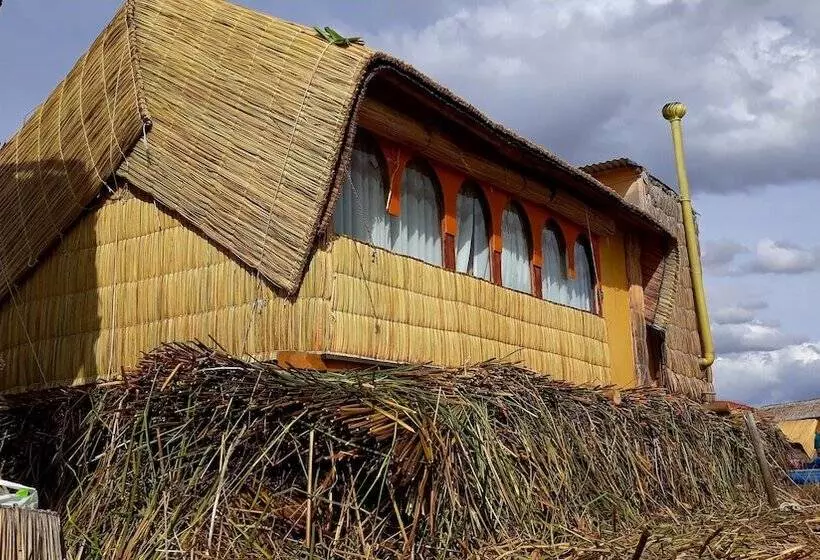 簡易ホテル Uros Lupaka Lodge