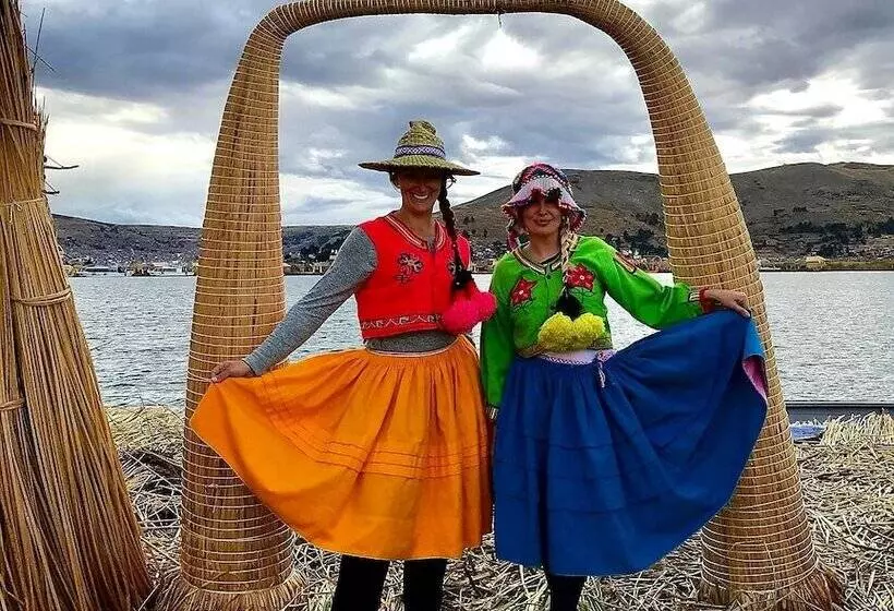 簡易ホテル Uros Lupaka Lodge