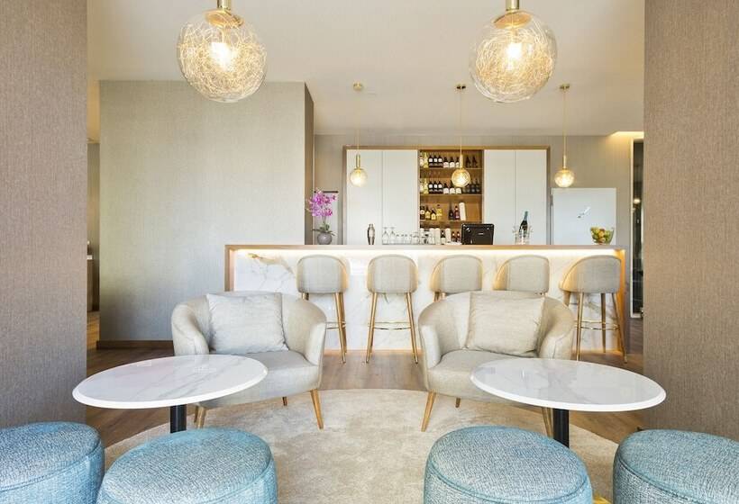 هتل Acta The Avenue