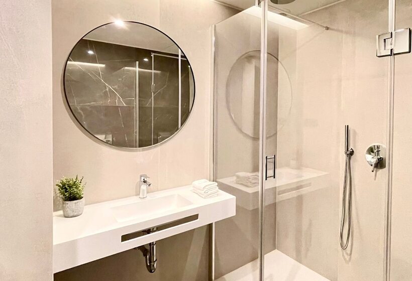 هتل Acta The Avenue