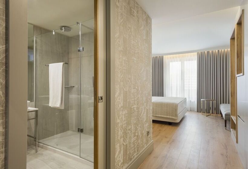 هتل Acta The Avenue