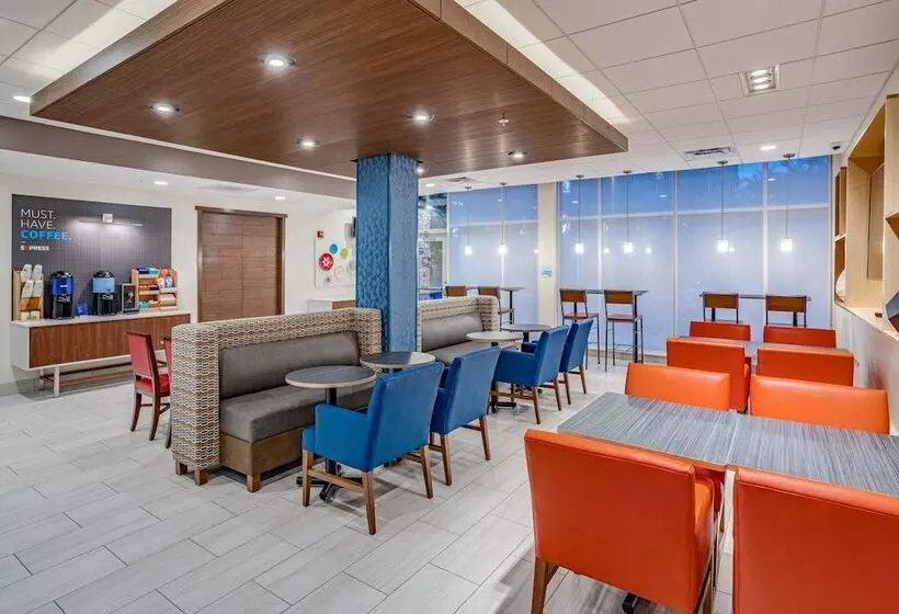 Hotelli Holiday Inn Express & Suites Elkhart North By Ihg