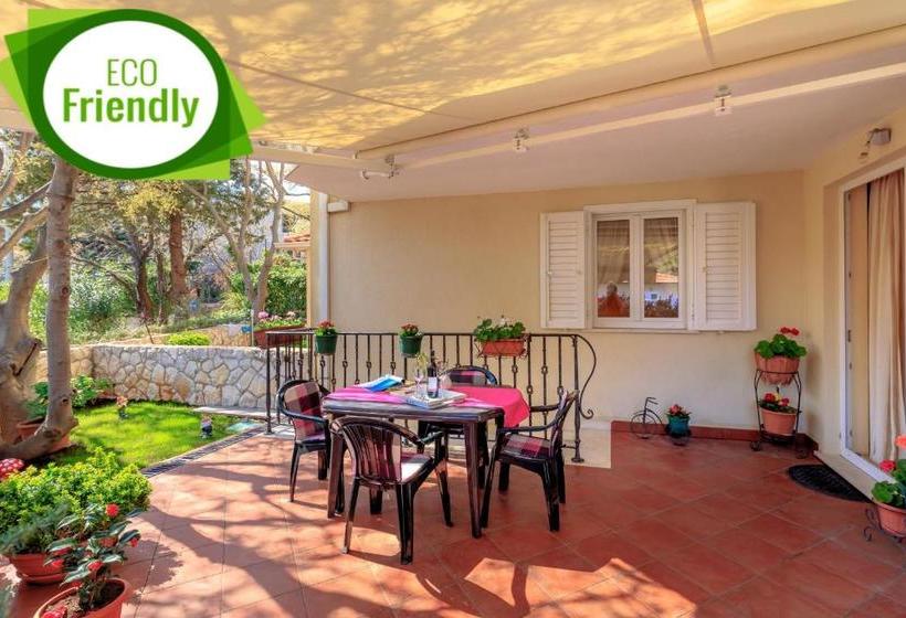 ホテル Leona & Borna's Central Lapad Suites