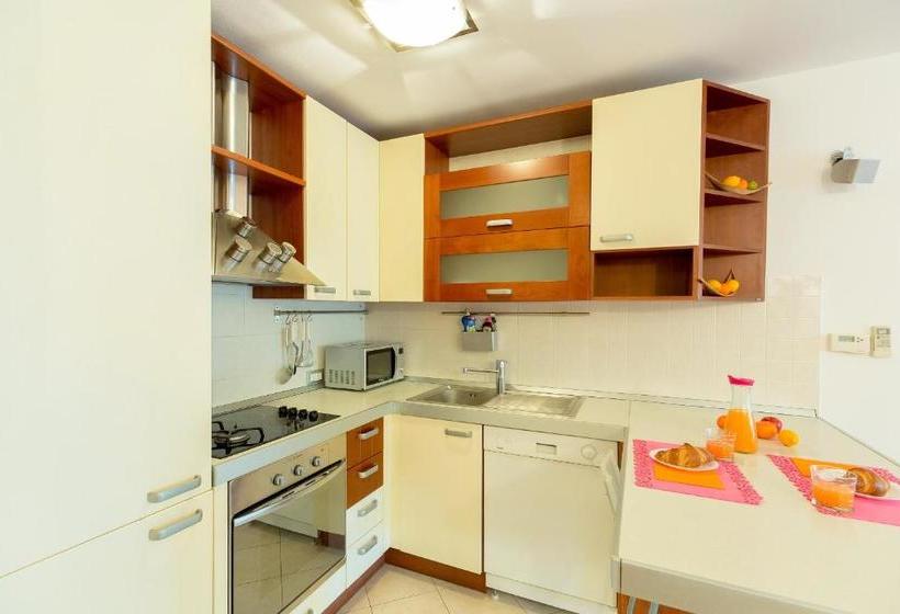 ホテル Leona & Borna's Central Lapad Suites