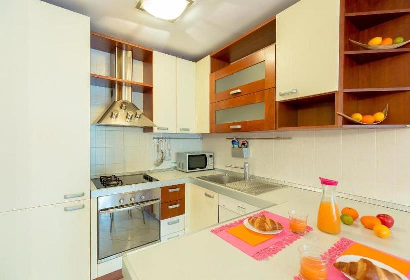 ホテル Leona & Borna's Central Lapad Suites