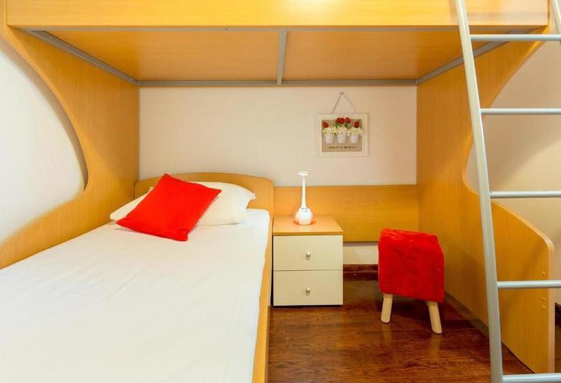 ホテル Leona & Borna's Central Lapad Suites