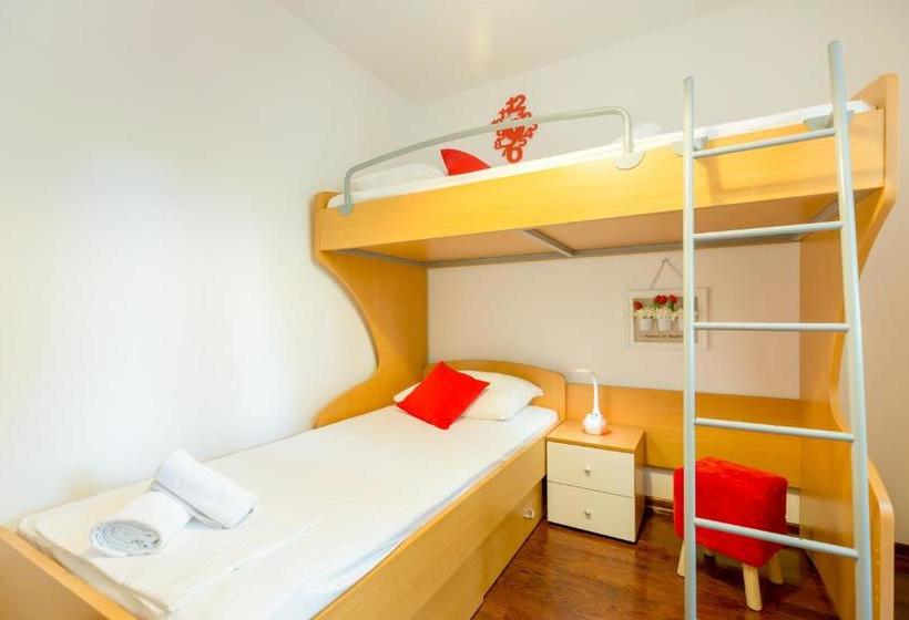 ホテル Leona & Borna's Central Lapad Suites