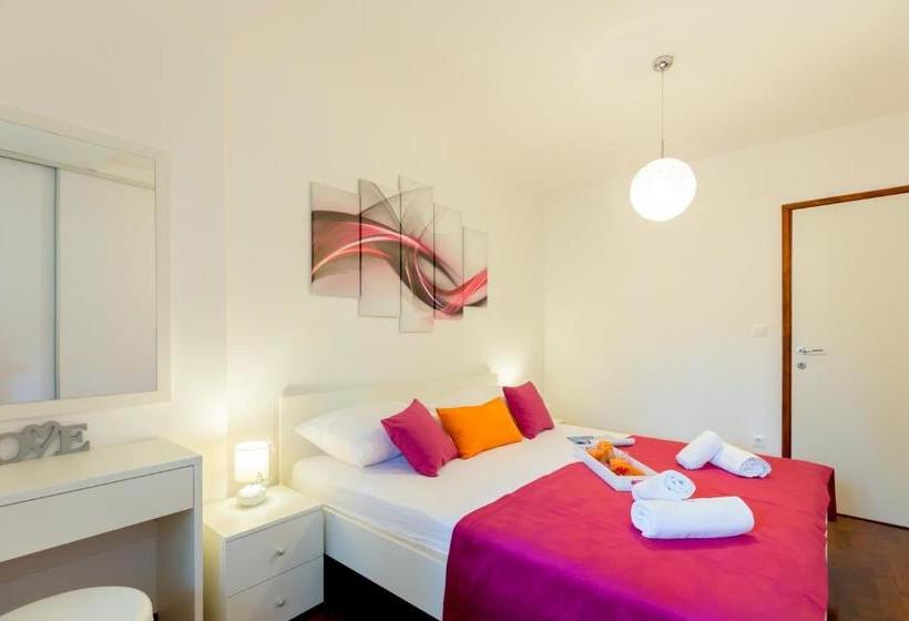 ホテル Leona & Borna's Central Lapad Suites