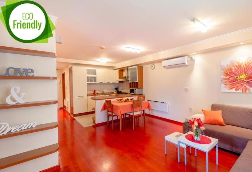 ホテル Leona & Borna's Central Lapad Suites