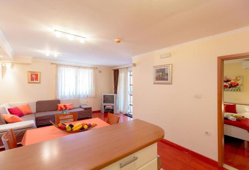 ホテル Leona & Borna's Central Lapad Suites