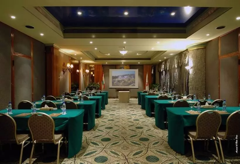 هتل Regency Palace