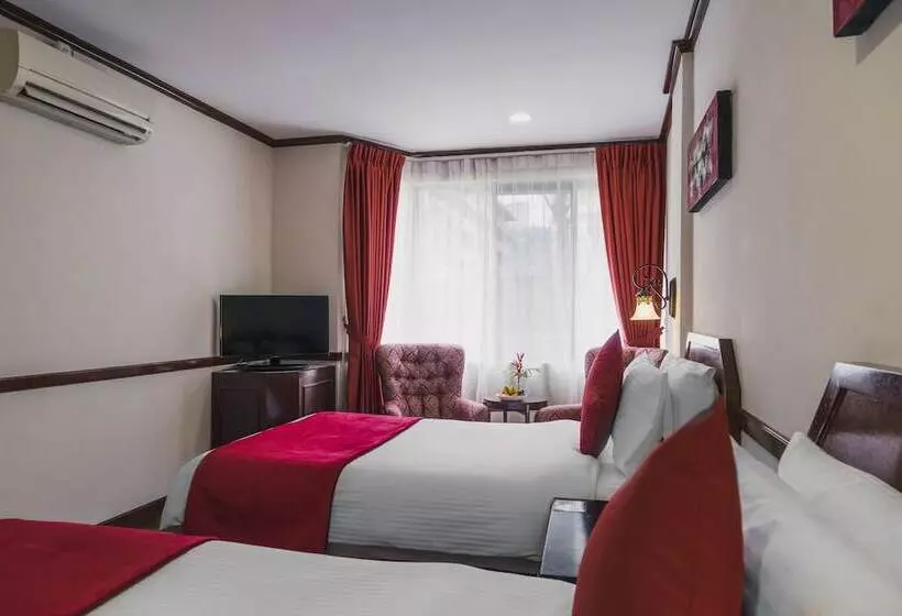 בית מלון כפרי Shah S Village