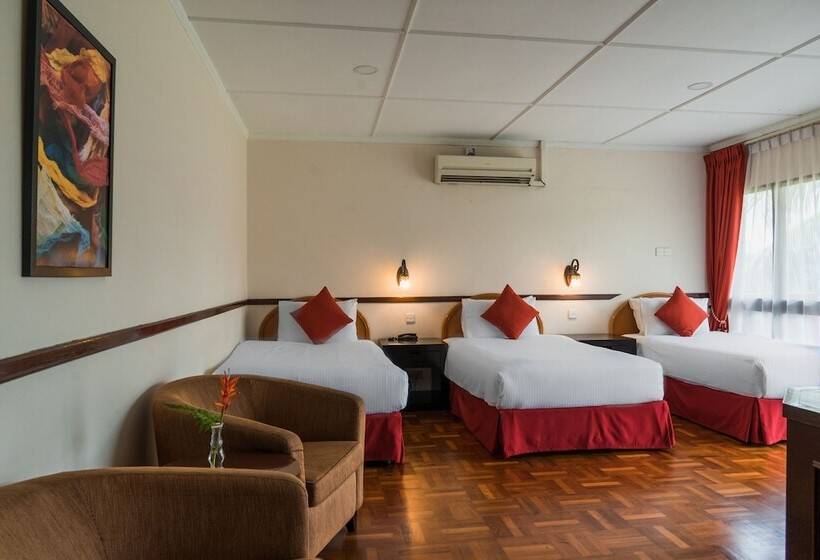 בית מלון כפרי Shah S Village