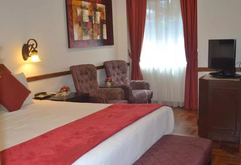 בית מלון כפרי Shah S Village