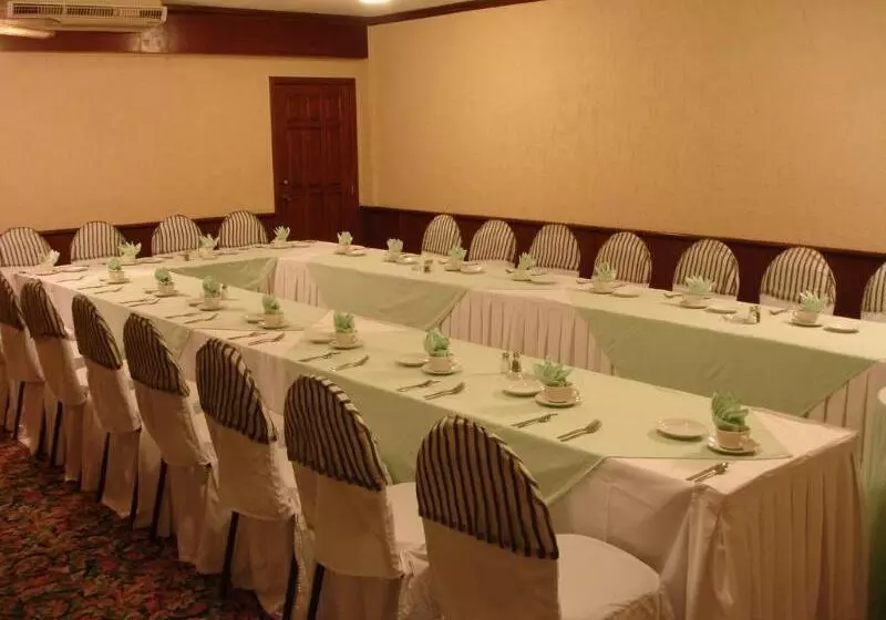 渡假胜地  Grand Plaza La Paz  And Suites