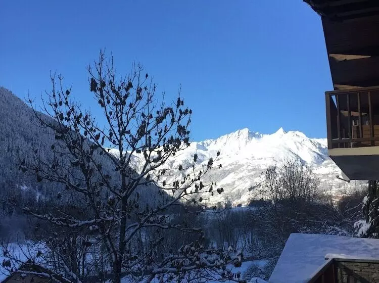 Aamiaismajoitus (B&B) Chalet Tioli