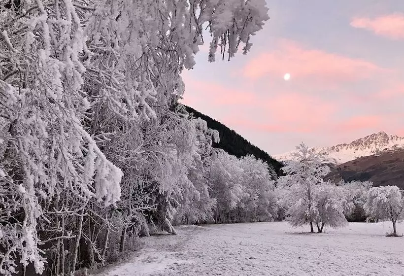 Aamiaismajoitus (B&B) Chalet Tioli