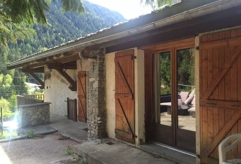 Aamiaismajoitus (B&B) Chalet Tioli