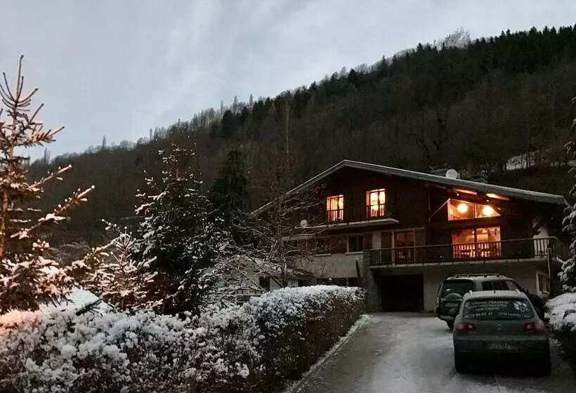 Aamiaismajoitus (B&B) Chalet Tioli