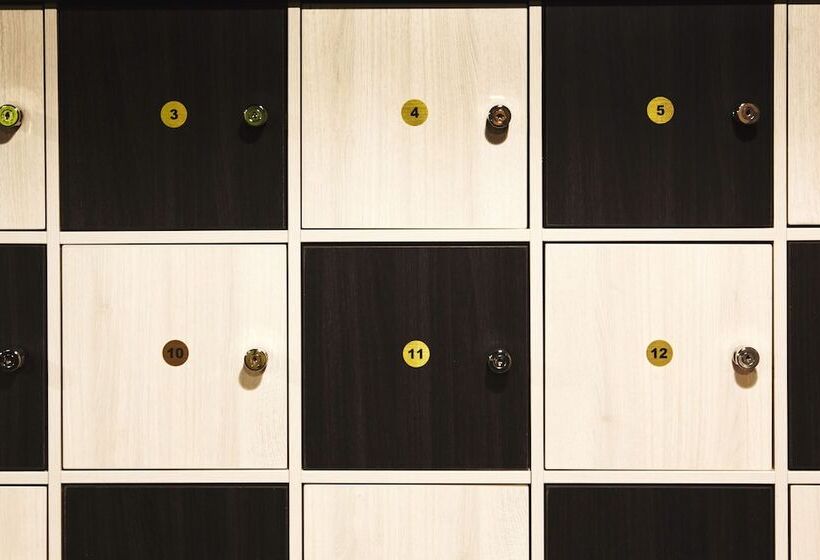 Capsule Hotel 47 Nebo