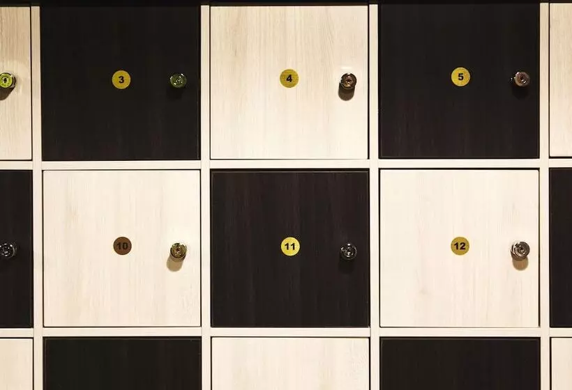 Capsule Hotel 47 Nebo