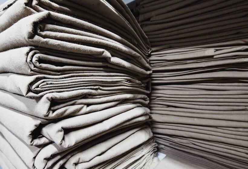 Capsule Hotel 47 Nebo