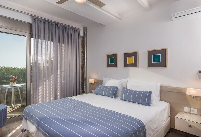 Cedar Bay Beachside Villas