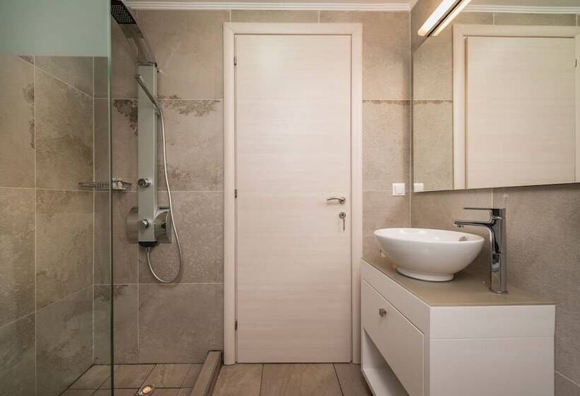 Cedar Bay Beachside Villas