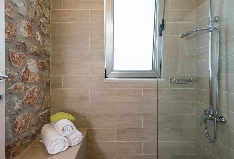 Cedar Bay Beachside Villas