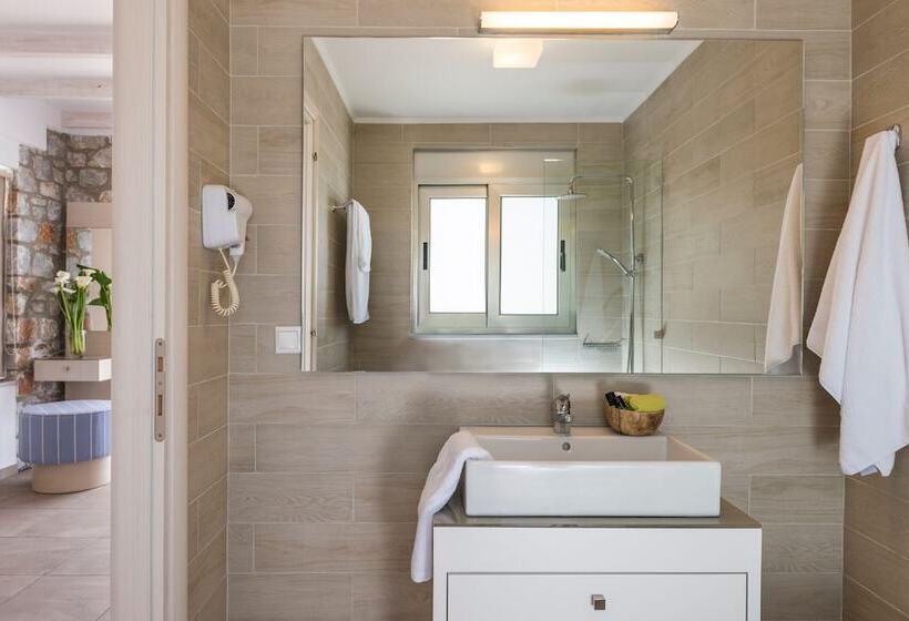 Cedar Bay Beachside Villas