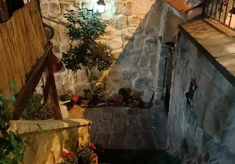 هتل Naturels Cave House